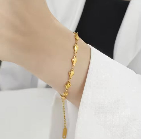 "HEARTSTRINGS" ROKASSPRĀDZE