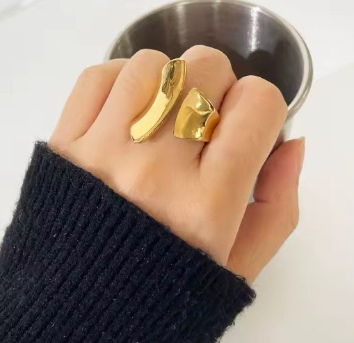 "ETERNAL CURVE" RING